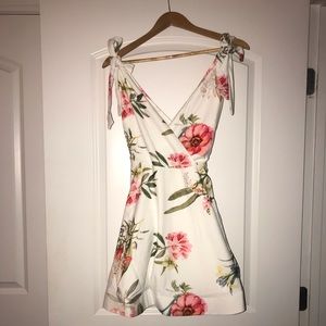 Cutesy white / floral dress with flouncy bottom